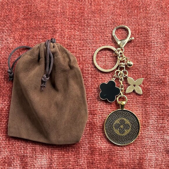 CLOVER CLOVER Bag Charm Brown Black Gold Tone Charms - Picture 1 of 8